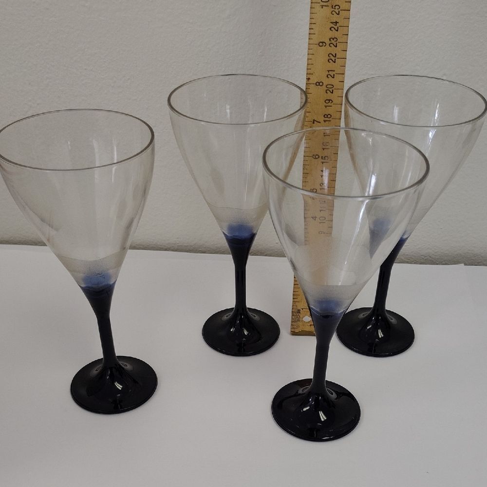 Tupperware  Blue And Clear Wine Glass Set